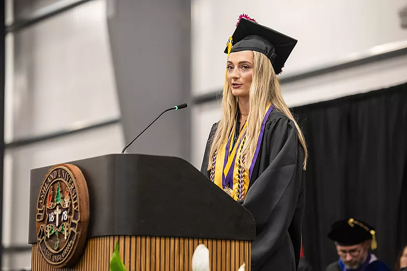 Valedictorian Zoe 韦伯 speaking at 2024 commencement